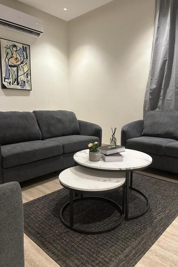 فاخرة بثلاث غرف نوم مع موقف خاص ودخول ذكي -a3 * Riyadh